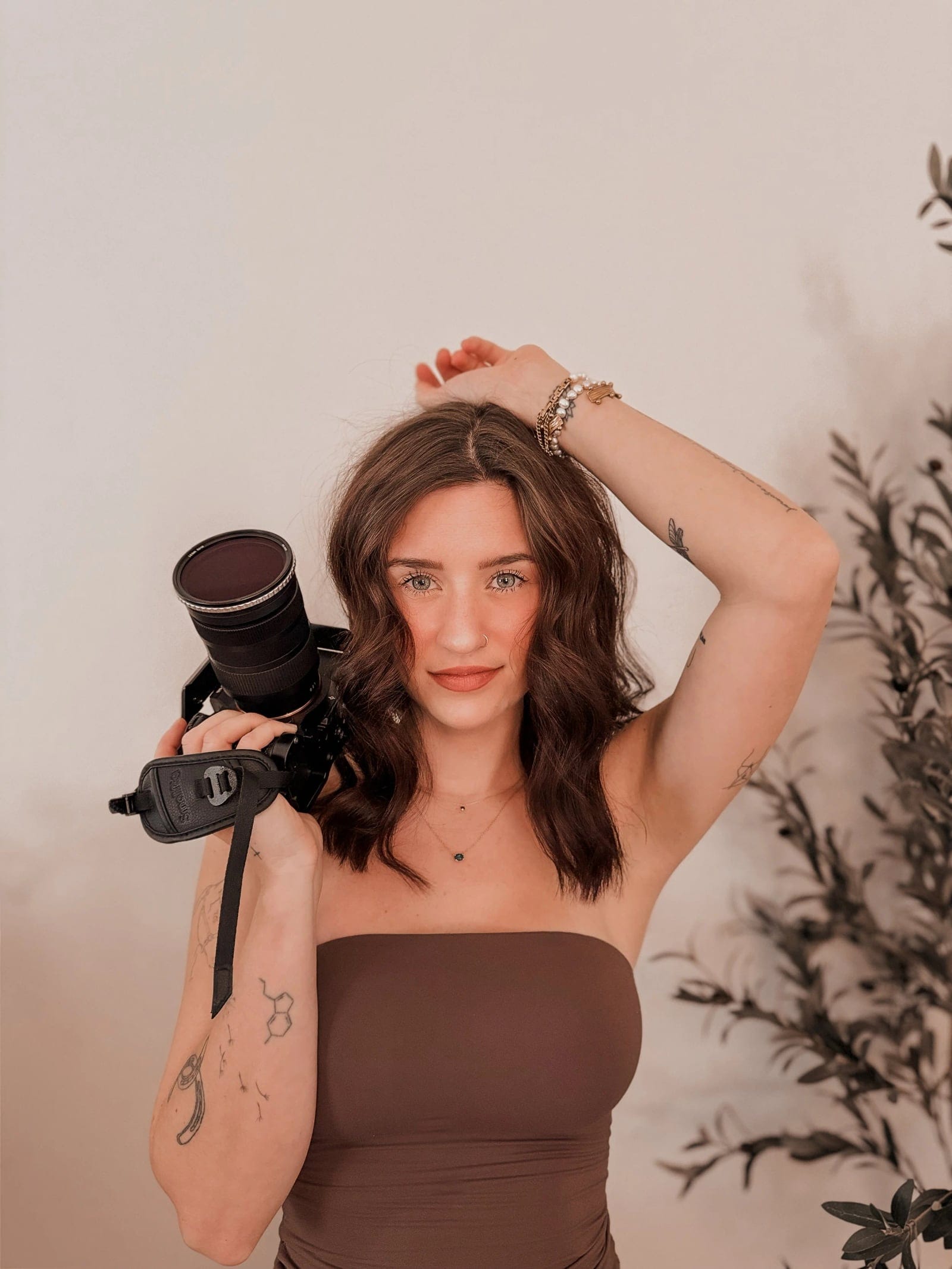 Amie Pulizzano, photographer, holding her camera
